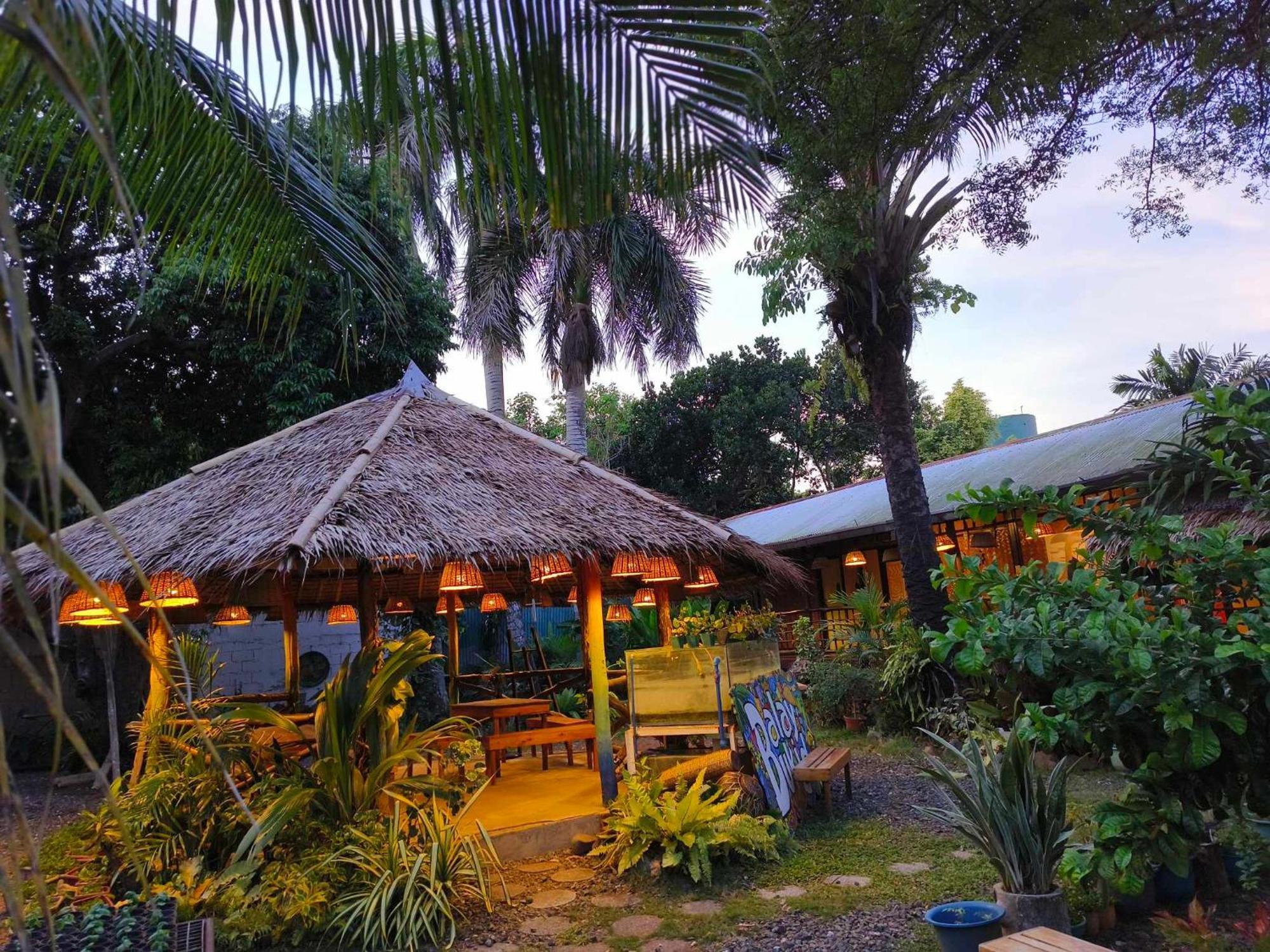 Lokal Hut Bed And Breakfast Puerto Princesa Eksteriør bilde