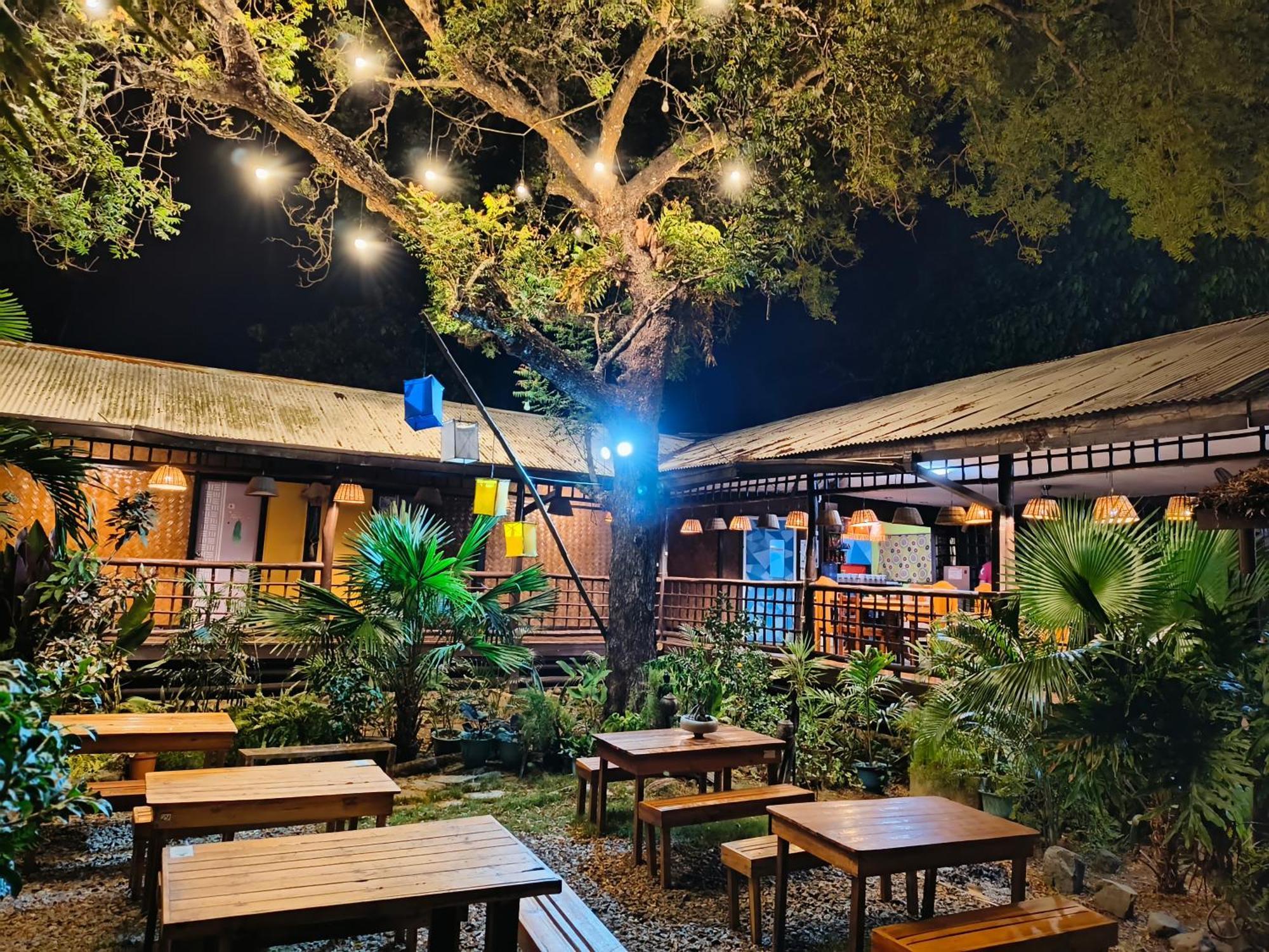 Lokal Hut Bed And Breakfast Puerto Princesa Eksteriør bilde